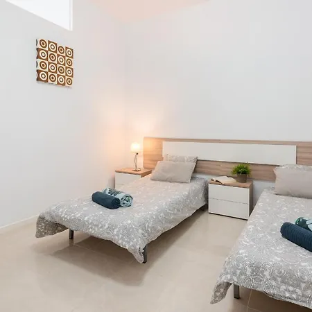 Villa 6 Bed Villa Private Heated Pool @ 30º For Free